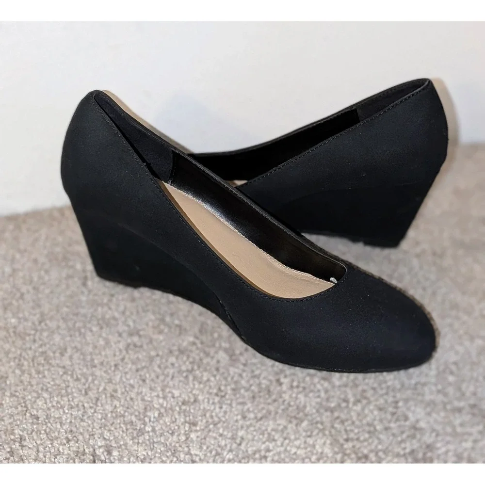 Solanz Trudie 2 Black Wedge Pumps Round Toe Shoes Womens Size 9M ‎ NIB